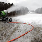 30.12.2015 Kielce. Naśnieżanie stoku narciarskiego na Stadionie. / Jarosław Kubalski / Radio Kielce