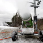 30.12.2015 Kielce. Naśnieżanie stoku narciarskiego na Stadionie. / Jarosław Kubalski / Radio Kielce