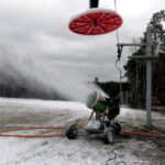 30.12.2015 Kielce. Naśnieżanie stoku narciarskiego na Stadionie. / Jarosław Kubalski / Radio Kielce