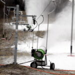 30.12.2015 Kielce. Naśnieżanie stoku narciarskiego na Stadionie. / Jarosław Kubalski / Radio Kielce
