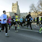 30.12.2015 Szydłów. XXXVI Międzynarodowe Uliczne Biegi Sylwestrowe. / Jarosław Kubalski / Radio Kielce