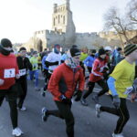 30.12.2015 Szydłów. XXXVI Międzynarodowe Uliczne Biegi Sylwestrowe. / Jarosław Kubalski / Radio Kielce