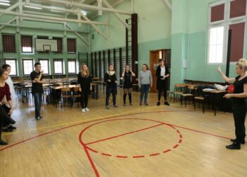 16.10.2015. Zajęcia teatralno-musicalowe w LO imienia Śniadeckich / Wojciech Habdas / Radio Kielce