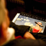 10.12.2015 Kielce. Spotkanie z pochodzącym z Kielc malarzem i grafikiem Rafałem Olbińskim w Muzeum Narodowym. / Wojciech Habdas / Radio Kielce