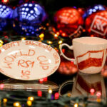 10.12.2015 Kielce. W 2015 roku w ramach akcji Radia Kielce "Gwiazdka z Nieba" licytujemy porcelanowe zestawy do kawy ufundowane przez Żywe Muzeum Porcelany w Ćmielowie i jego założyciela Adama Spałę. 18 grudnia na aukcję trafi zestaw ozdobiony przez Rafała Sonika / Wojciech Habdas / Radio Kielce