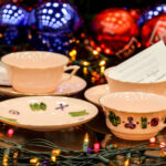 10.12.2015 Kielce. W 2015 roku w ramach akcji Radia Kielce "Gwiazdka z Nieba" licytujemy porcelanowe zestawy do kawy ufundowane przez Żywe Muzeum Porcelany w Ćmielowie i jego założyciela Adama Spałę. 17 grudnia na aukcję trafi zestaw ozdobiony przez Marka Wawro / Wojciech Habdas / Radio Kielce