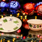 10.12.2015 Kielce. W 2015 roku w ramach akcji Radia Kielce "Gwiazdka z Nieba" licytujemy porcelanowe zestawy do kawy ufundowane przez Żywe Muzeum Porcelany w Ćmielowie i jego założyciela Adama Spałę. 17 grudnia na aukcję trafi zestaw ozdobiony przez Marka Wawro / Wojciech Habdas / Radio Kielce
