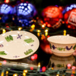 10.12.2015 Kielce. W 2015 roku w ramach akcji Radia Kielce "Gwiazdka z Nieba" licytujemy porcelanowe zestawy do kawy ufundowane przez Żywe Muzeum Porcelany w Ćmielowie i jego założyciela Adama Spałę. 17 grudnia na aukcję trafi zestaw ozdobiony przez Marka Wawro / Wojciech Habdas / Radio Kielce