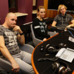 14.12.2015 Kielce. Finał pierwszego dnia licytacji "Gwiazdki z nieba". W studiu Radia Kielce podopieczni Siemachy Kielce, Agnieszka Dyk i zespół Yuka. / Wojciech Habdas / Radio Kielce