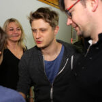 16.12.2015 Kielce. Gwiazdka z nieba - Finał trzeciego dnia licytacji. W środę podczas finału towarzyszyli nam aktorzy z Teatru Kubuś, muzyk Michał Zapała, i niezawodna grupa z Siemachy Kielce. / Wojciech Habdas / Radio Kielce