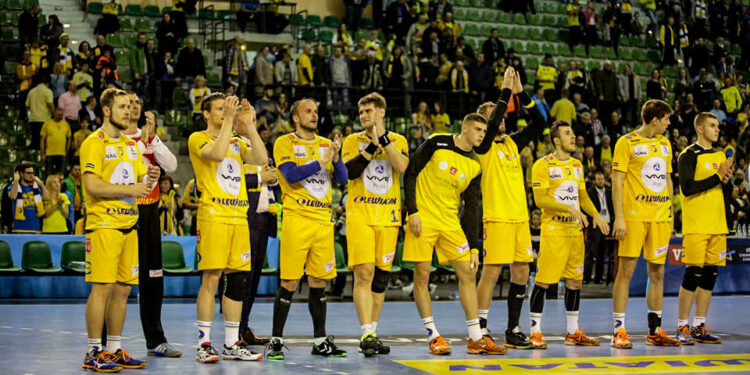 22.11.2015 Kielce.  Mecz 8. kolejki Ligi Mistrzów - Vive Tauron Kielce - KIF Kolding Kopenhaga 33:31. / Wojciech Habdas / Radio Kielce