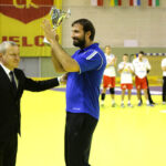 30.12.2015 Kielce. Międzynarodowy Turniej w Piłce Ręcznej o Puchar Prezydenta Miasta Kielce. Dekoracja czwartej drużyny - Luksemburga / Wojciech Habdas / Radio Kielce