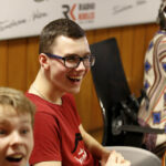 14.12.2015 Kielce. Finał pierwszego dnia licytacji "Gwiazdki z nieba". W studiu Radia Kielce podopieczni Siemachy Kielce, Agnieszka Dyk i zespół Yuka. / Radio Kielce