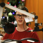 14.12.2015 Kielce. Finał pierwszego dnia licytacji "Gwiazdki z nieba". W studiu Radia Kielce podopieczni Siemachy Kielce, Agnieszka Dyk i zespół Yuka. / Radio Kielce