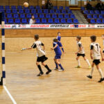 13.12.2015 Kielce. Hala przy Krakowskiej. IV Turniej Charytatywny PAMAF Pomaga 2015. Zawodników odwiedzili piłkarze Korony Kielce / Stanisław Blinstrub / Radio Kielce