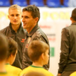 13.12.2015 Kielce. Hala przy Krakowskiej. IV Turniej Charytatywny PAMAF Pomaga 2015. Zawodników odwiedzili piłkarze Korony Kielce / Stanisław Blinstrub / Radio Kielce