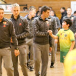 13.12.2015 Kielce. Hala przy Krakowskiej. IV Turniej Charytatywny PAMAF Pomaga 2015. Zawodników odwiedzili piłkarze Korony Kielce / Stanisław Blinstrub / Radio Kielce