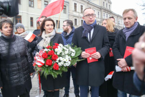 13.12.2015 Kielce. Paltforma Obywatelska zorganizowała własne obchody rocznicy stanu wojennego / Stanisław Blinstrub / Radio Kielce