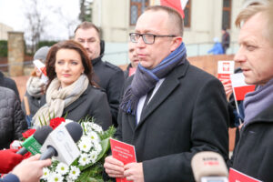 13.12.2015 Kielce. Paltforma Obywatelska zorganizowała własne obchody rocznicy stanu wojennego / Stanisław Blinstrub / Radio Kielce