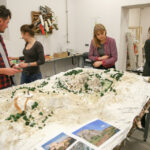 01.12.2015 Kielce. Instytut Design. Seniorzy tworzyli makietę Kadzielni / Stanisław Blinstrub / Radio Kielce