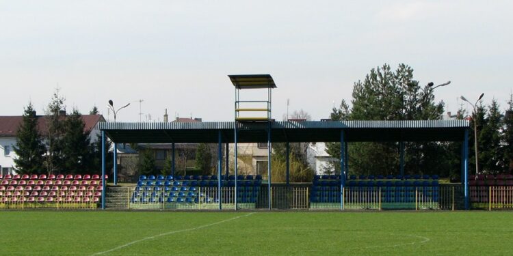 Stadion w Staszowie / Wikipedia