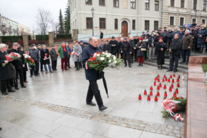 13.12.2015 Kielce. Uroczystości upamiętniające wprowadzenie w Polsce stanu Wojennego. Zastępca prezydenta Kielc Andrzej Sygut / Stanisław Blinstrub / Radio Kielce