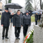 13.12.2015 Kielce. Uroczystości upamiętniające wprowadzenie w Polsce stanu Wojennego. Bogdan Latosiński z delegacją MPK / Stanisław Blinstrub / Radio Kielce