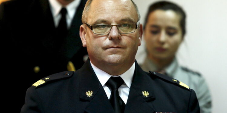 18.12.2015 Kielce. Wigilia . Spotkanie opłatkowe świętokrzyskich służb mundurowych w Państwowej Straży Pożarnej przy ulicy Sandomierskiej . Komendant wojewódzkiej straży pożarnej Zbigniew Muszczak. / Jarosław Kubalski / Radio Kielce