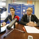 09.01.2016. Konferencja Platformy Obywatelskiej. Posłowie Marzena Okła-Drewnowicz i Artur Gierada / Jarosław Kubalski / Radio Kielce