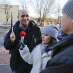 14.01.2016 Kielce. Partia Razem pikietuje przed rozgłośnią Radia Kielce w obronie wolnych mediów. / Jarosław Kubalski / Radio Kielce