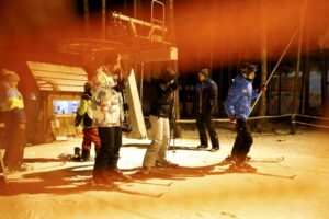 16.01.2016 Kielce. Nocna jazda na stoku narciarskim na Stadionie. / Jarosław Kubalski / Radio Kielce