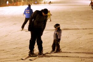 16.01.2016 Kielce. Nocna jazda na stoku narciarskim na Stadionie. / Jarosław Kubalski / Radio Kielce