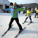 17.01.2016 Niestachów. Audycja Dzień Dobry Dzieci. Szkoła jazdy na nartach w Ośrodku Narciarskim w Niestachowie. / Jarosław Kubalski / Radio Kielce