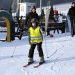 17.01.2016 Niestachów. Audycja Dzień Dobry Dzieci. Szkoła jazdy na nartach w Ośrodku Narciarskim w Niestachowie. / Jarosław Kubalski / Radio Kielce