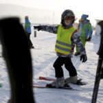 17.01.2016 Niestachów. Audycja Dzień Dobry Dzieci. Szkoła jazdy na nartach w Ośrodku Narciarskim w Niestachowie. / Jarosław Kubalski / Radio Kielce