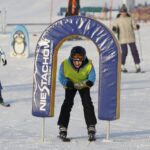 17.01.2016 Niestachów. Audycja Dzień Dobry Dzieci. Szkoła jazdy na nartach w Ośrodku Narciarskim w Niestachowie. / Jarosław Kubalski / Radio Kielce