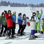 17.01.2016 Niestachów. Audycja Dzień Dobry Dzieci. Szkoła jazdy na nartach w Ośrodku Narciarskim w Niestachowie. W programie udział wzięli: instruktorzy Artur, Paweł i Tomek oraz Marcela, Karol, Mikołaj, Olga, Zuzia i Marcelina. / Jarosław Kubalski / Radio Kielce