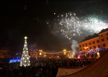 Ostrowczanie powitali Nowy Rok (1 stycznia 2016 r.) / Teresa Czajkowska / Radio Kielce