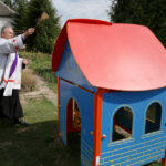 Otwarcie placu zabaw w Wiernej rzece (28 lipca 2015 r.) / Piotr Michalski / Radio Kielce