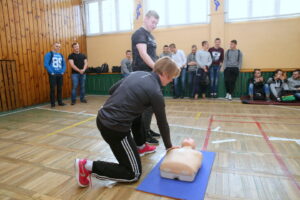 13.01.2016. Kurs udzielania pierwszej pomocy w ZSZ nr 1 w Kielcach / Kamil Król / Radio Kielce