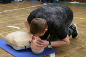 13.01.2016. Kurs udzielania pierwszej pomocy w ZSZ nr 1 w Kielcach / Kamil Król / Radio Kielce