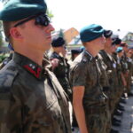 12.08.2015. 50. Marsz Szlakiem I Kompanii Kadrowej. Uroczystości na cmentarzu wojskowym / Kamil Król / Radio Kielce