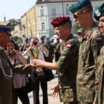 12.08.2015. 50. Marsz Szlakiem I Kompanii Kadrowej. Uroczystości przed Pomnikiem Marszałka Józefa Piłsudskiego na Placu Wolności / Kamil Król / Radio Kielce