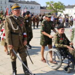 12.08.2015. 50. Marsz Szlakiem I Kompanii Kadrowej. Uroczystości przed Pomnikiem Marszałka Józefa Piłsudskiego na Placu Wolności / Kamil Król / Radio Kielce