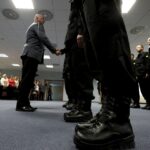 05.01.2016 Kielce. Ślubowanie 35 nowych funkcjonariuszy policji w sali im. mjr Jana Piwnika „Ponurego” Komendy Wojewódzkiej Policji. / Jarosław Kubalski / Radio Kielce