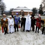 06.01.2016 Ciekoty. Wojewódzki Przegląd Zespołów Kolędniczych w Szklanym Domu. Zespół ze szkoły podstawowej w Mąchocicach Scholasterii. / Jarosław Kubalski / Radio Kielce