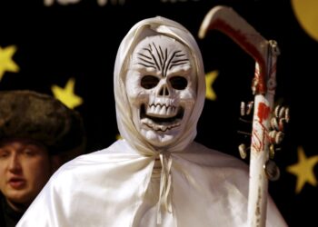 Turonie, herody lub kolędnicy. W drugi dzień świąt rozpoczynali wędrówkę po domach