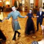 16.01.2016 Kielce. Studniówka w I Ogólnokształcącym Liceum Akademickim im. Janiny Kossakowskiej - Dębickiej w WDK. / Jarosław Kubalski / Radio Kielce