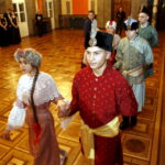 16.01.2016 Kielce. Studniówka w I Ogólnokształcącym Liceum Akademickim im. Janiny Kossakowskiej - Dębickiej w WDK. / Jarosław Kubalski / Radio Kielce