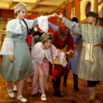 16.01.2016 Kielce. Studniówka w I Ogólnokształcącym Liceum Akademickim im. Janiny Kossakowskiej - Dębickiej w WDK. / Jarosław Kubalski / Radio Kielce